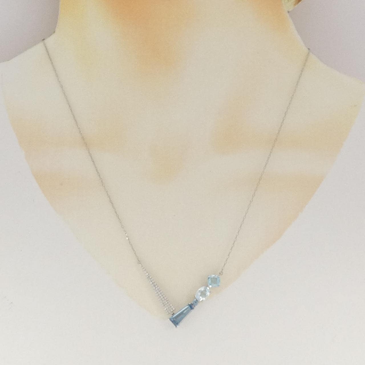 K18WG ブルートパーズ ネックレス 3.23CT