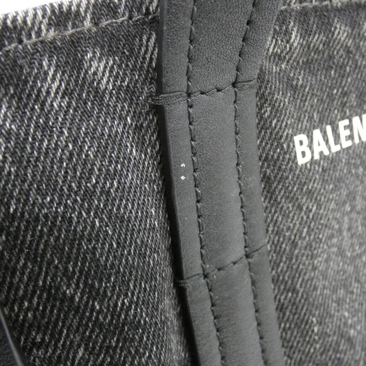 バレンシアガ エブリデイ XS ノース サウス トート 672793 2AARG バッグ