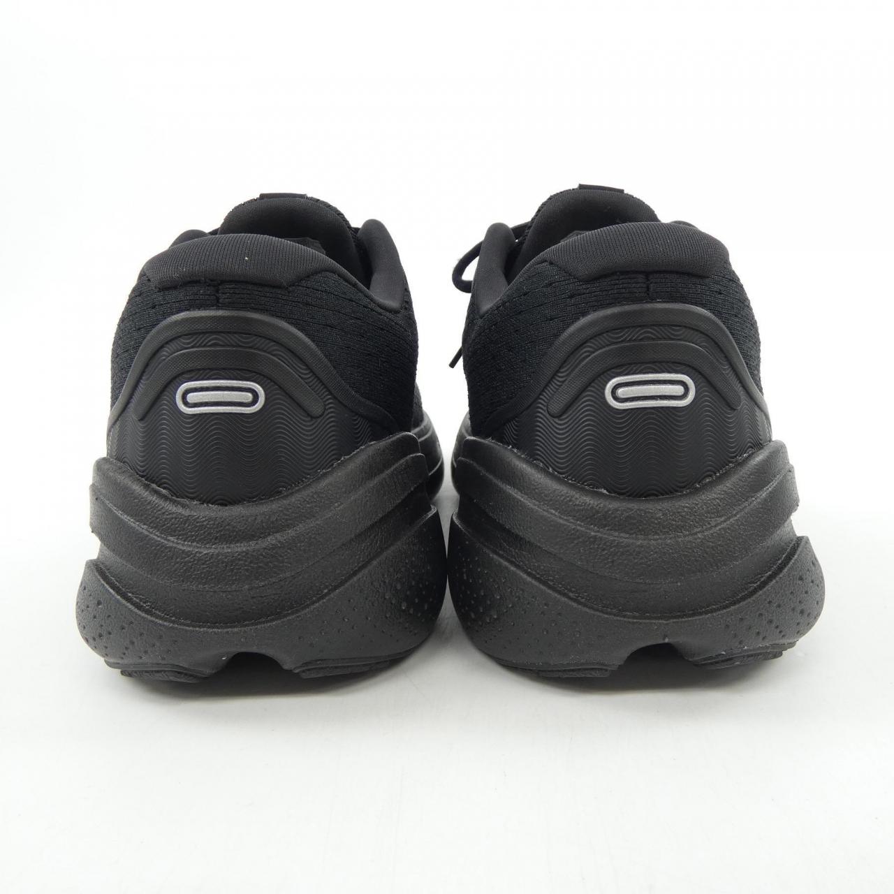 BROOKS スニーカー