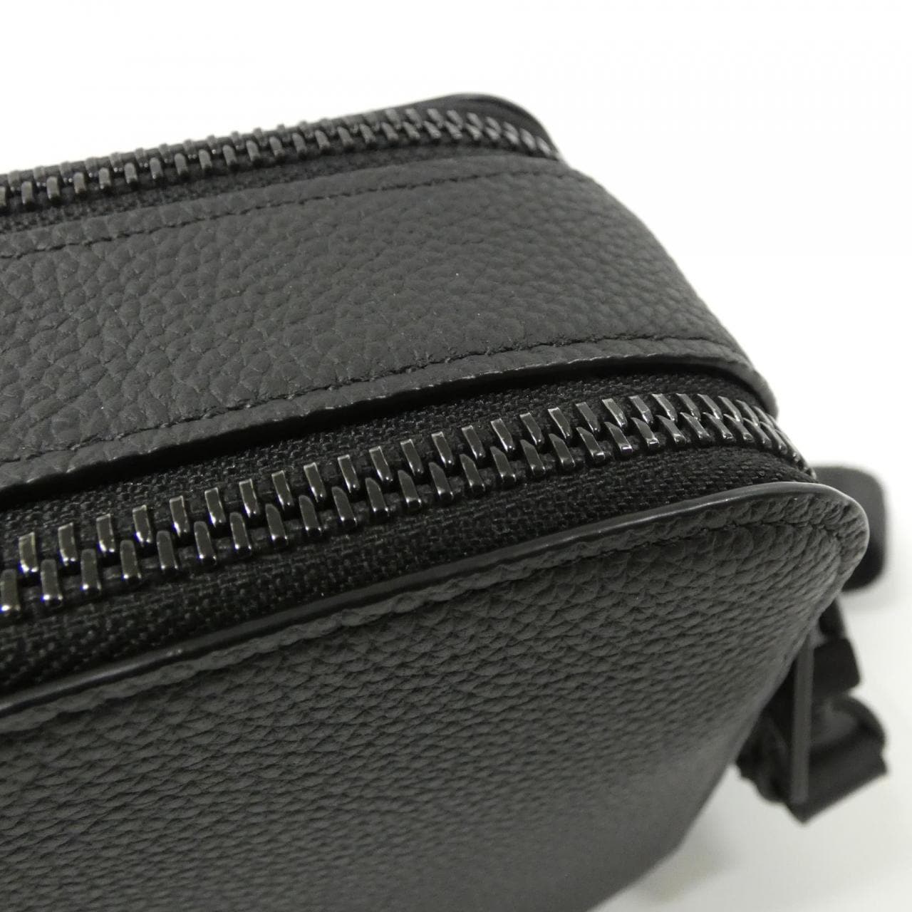 LOUIS VUITTON LV Aerogram Alpha Wearable Wallet M59161 Shoulder Bag