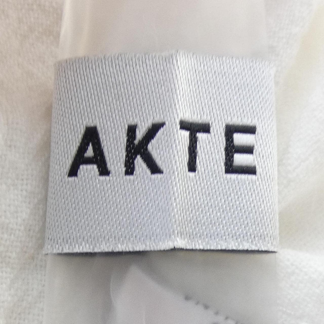 AKTE シャツ