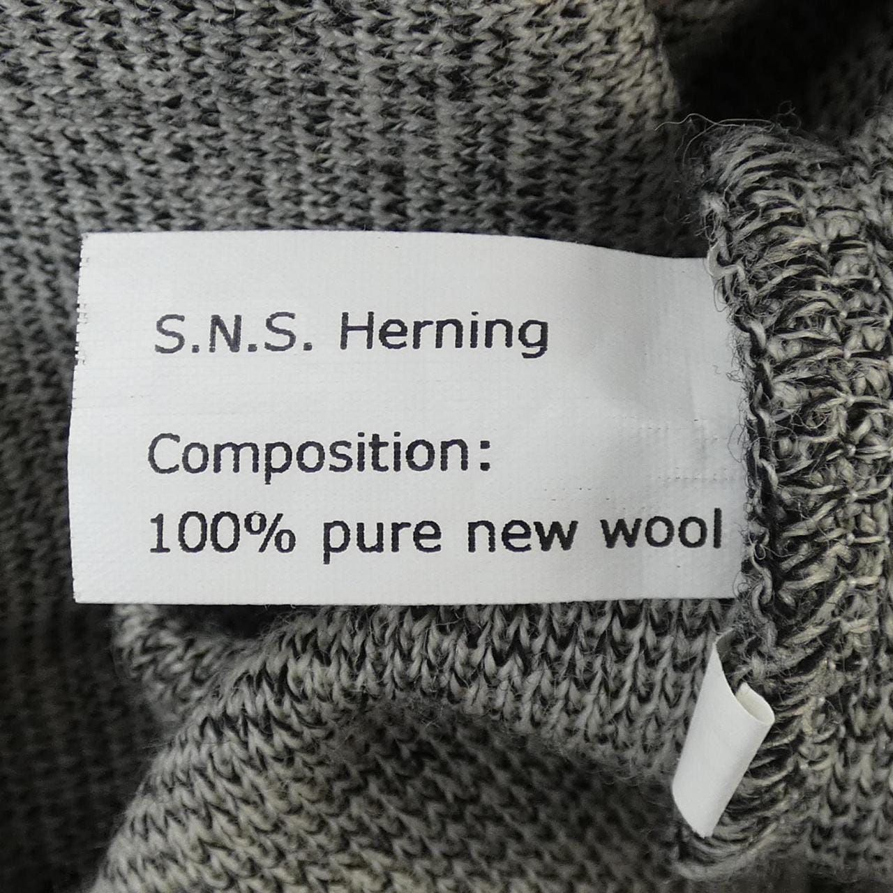 エスエヌエスハーニング S.N.S.HERNING カーディガン