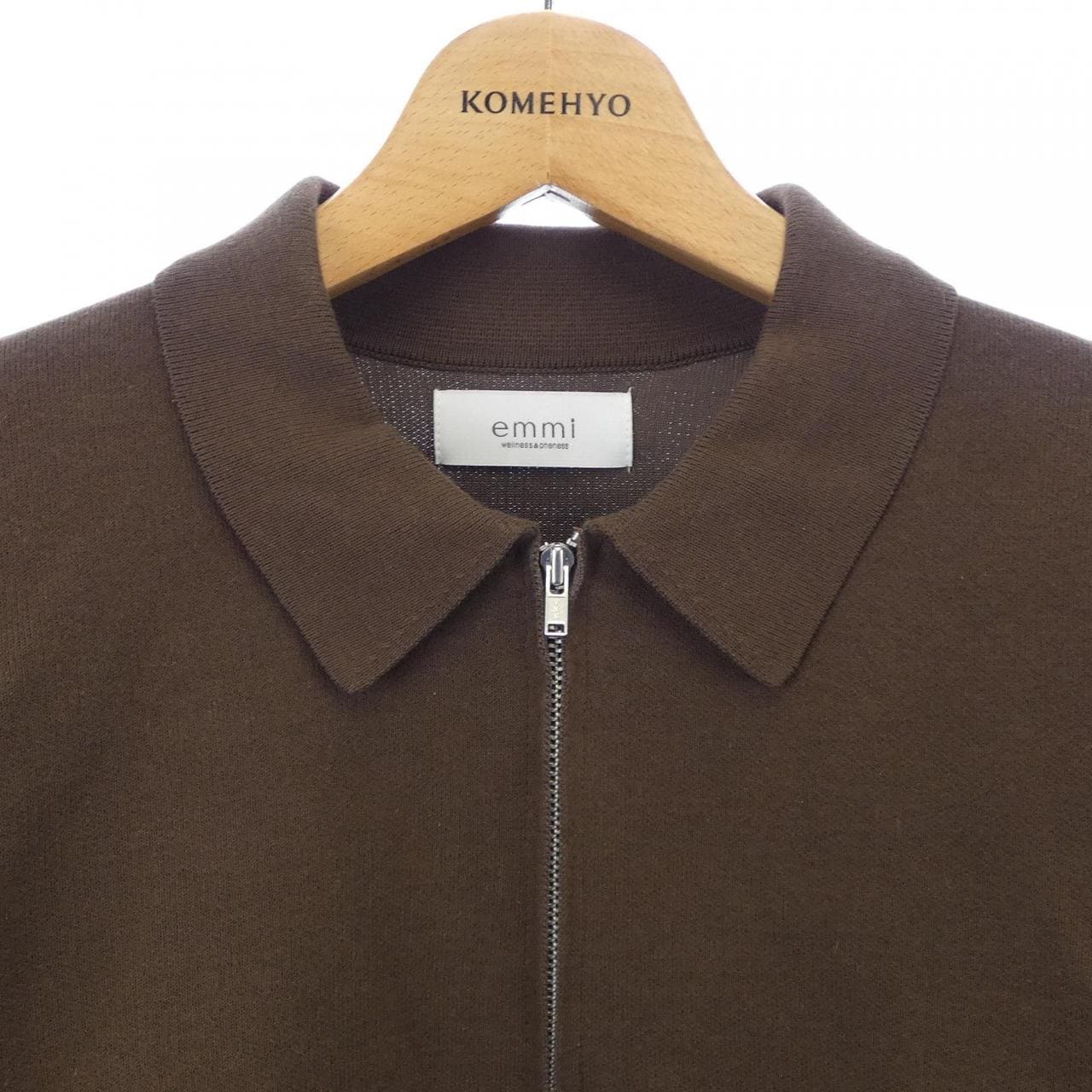 エミ emmi トップス