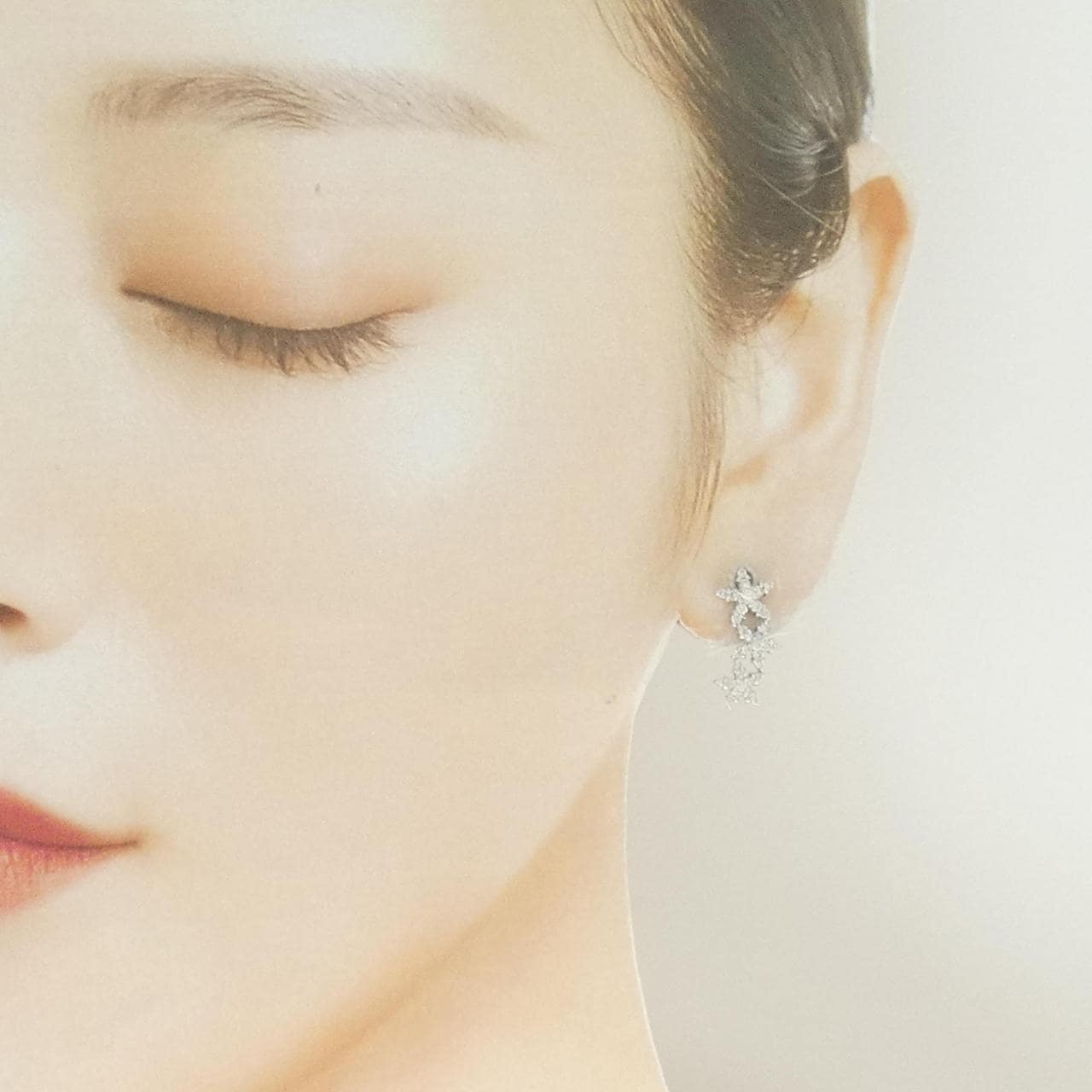 K18WG 花朵钻石耳环