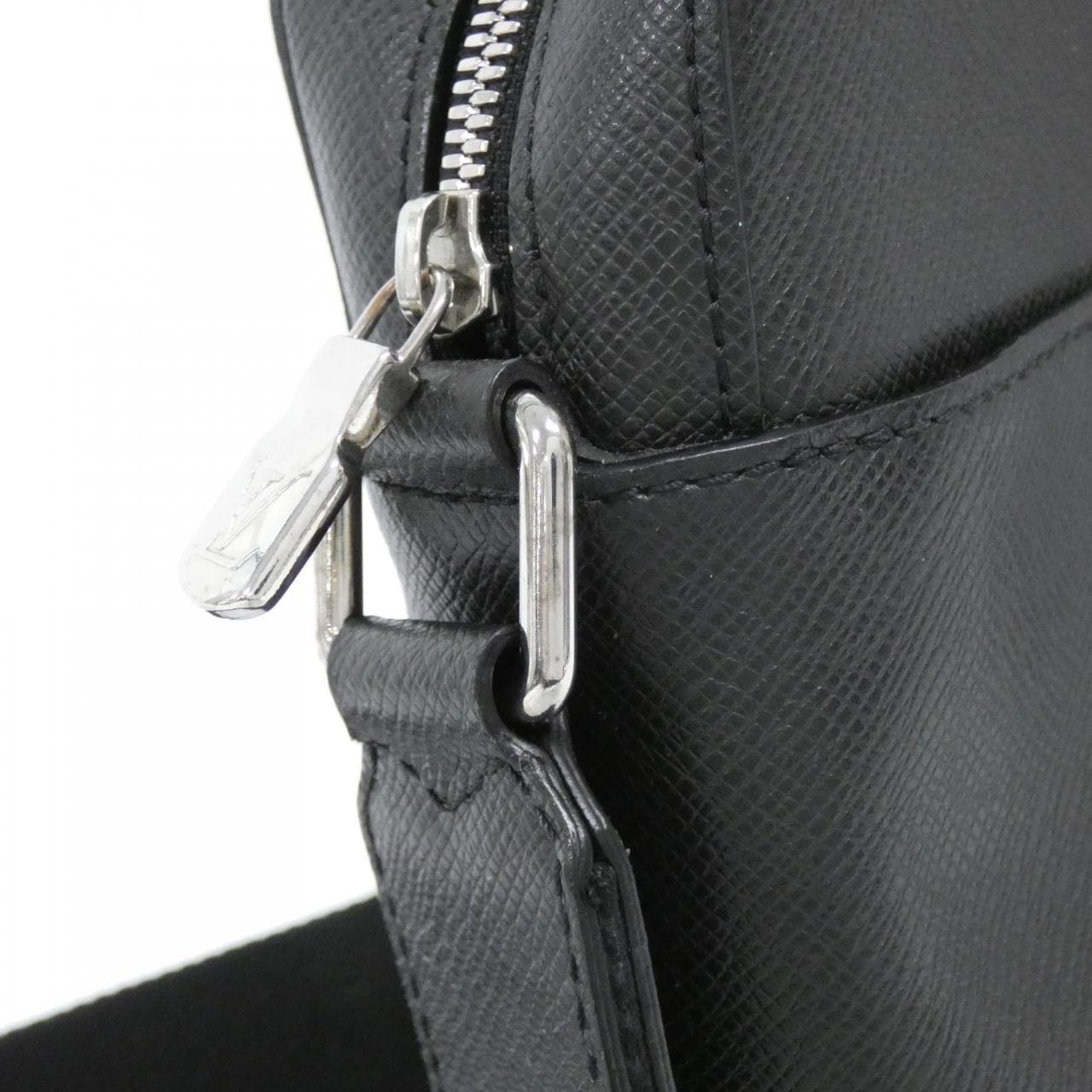 ルイヴィトン タイガ アントン メッセンジャー PM M33427 ショルダーバッグ