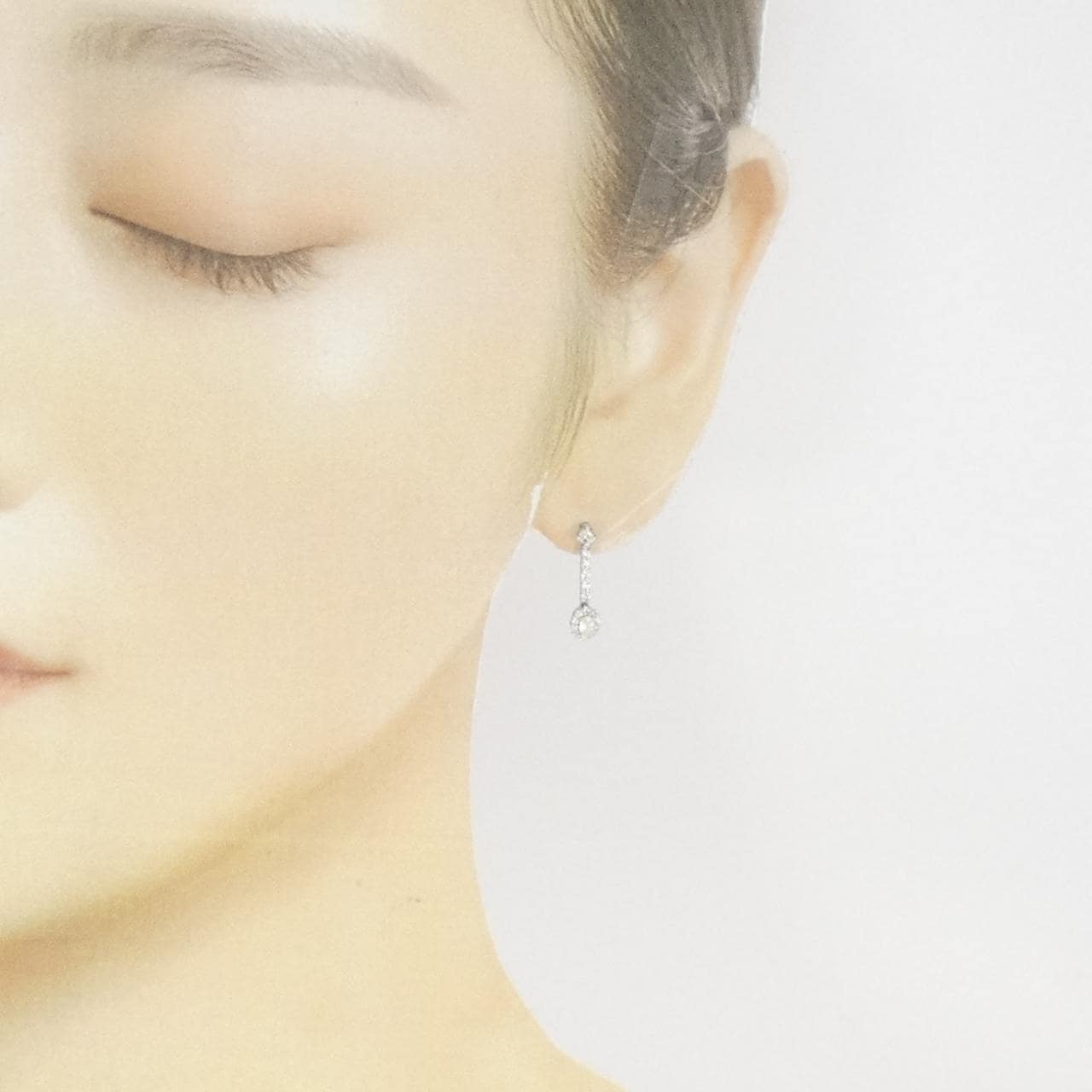 [BRAND NEW] PT900 Diamond earrings 0.60CT
