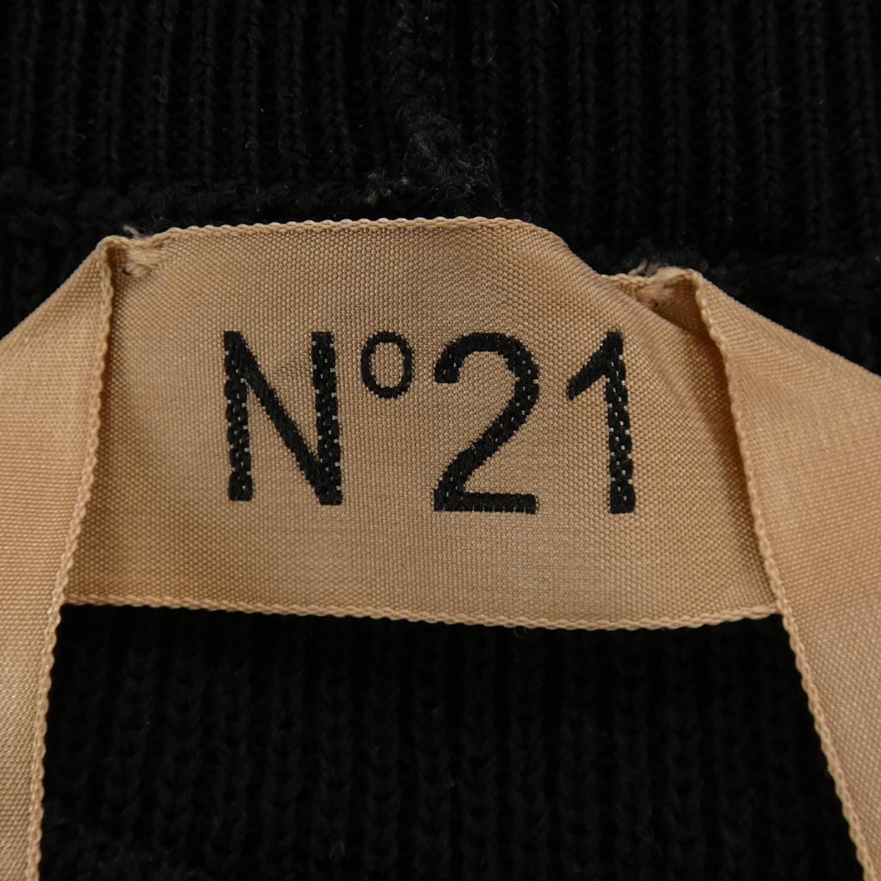 ヌメロヴェントゥーノ N°21 ニット
