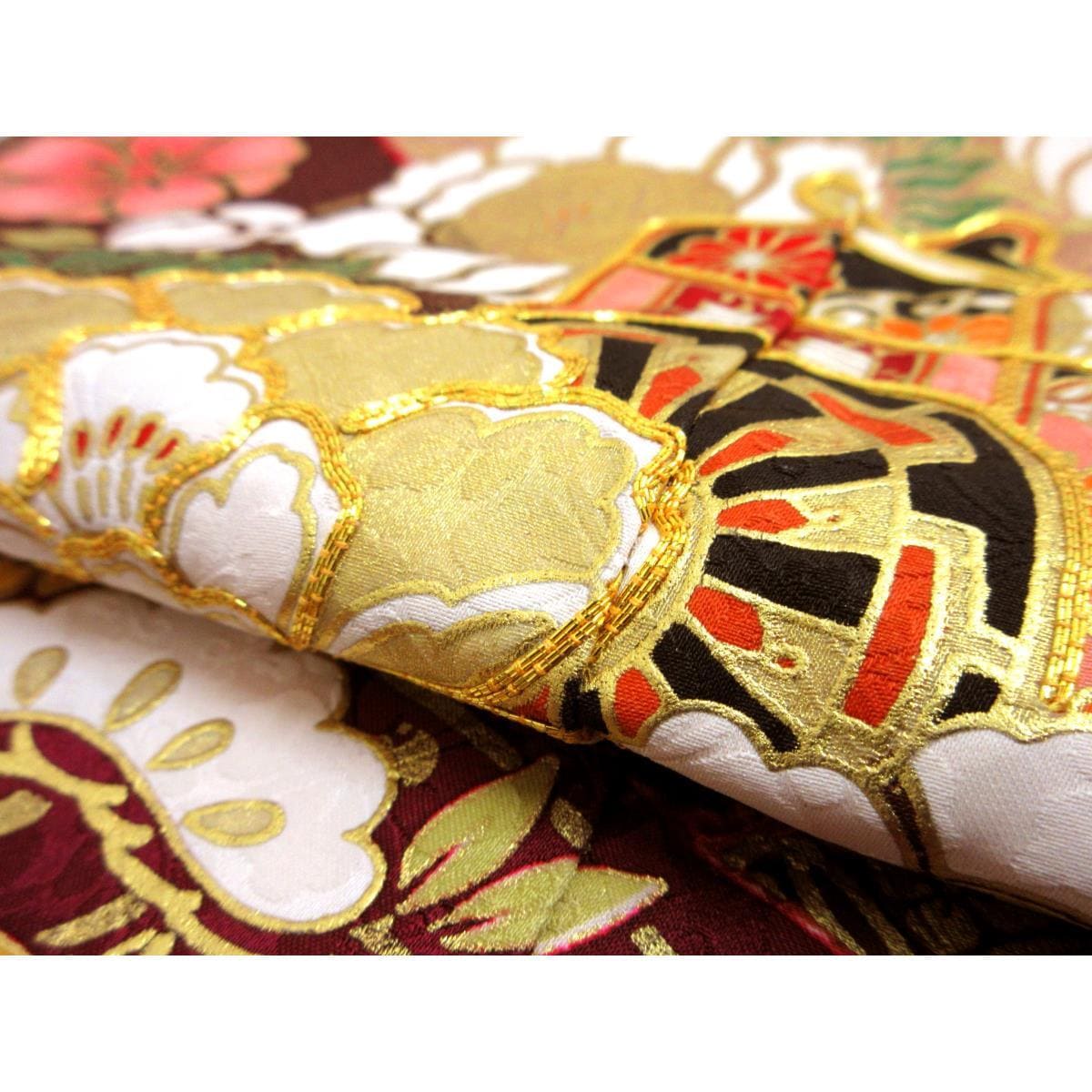 振袖　友禅金彩加工　刺繍入り