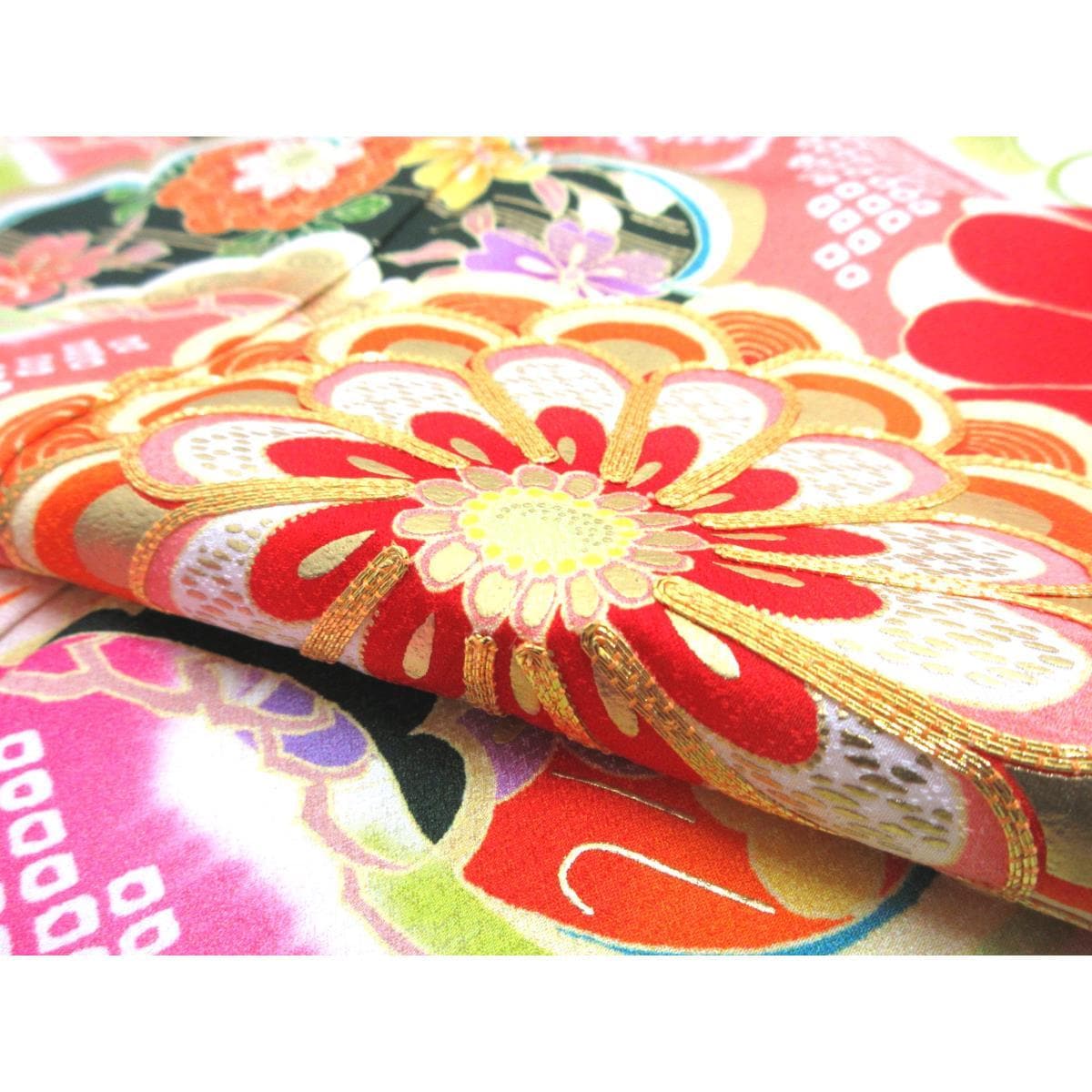 振袖　友禅金彩加工　刺繍入り