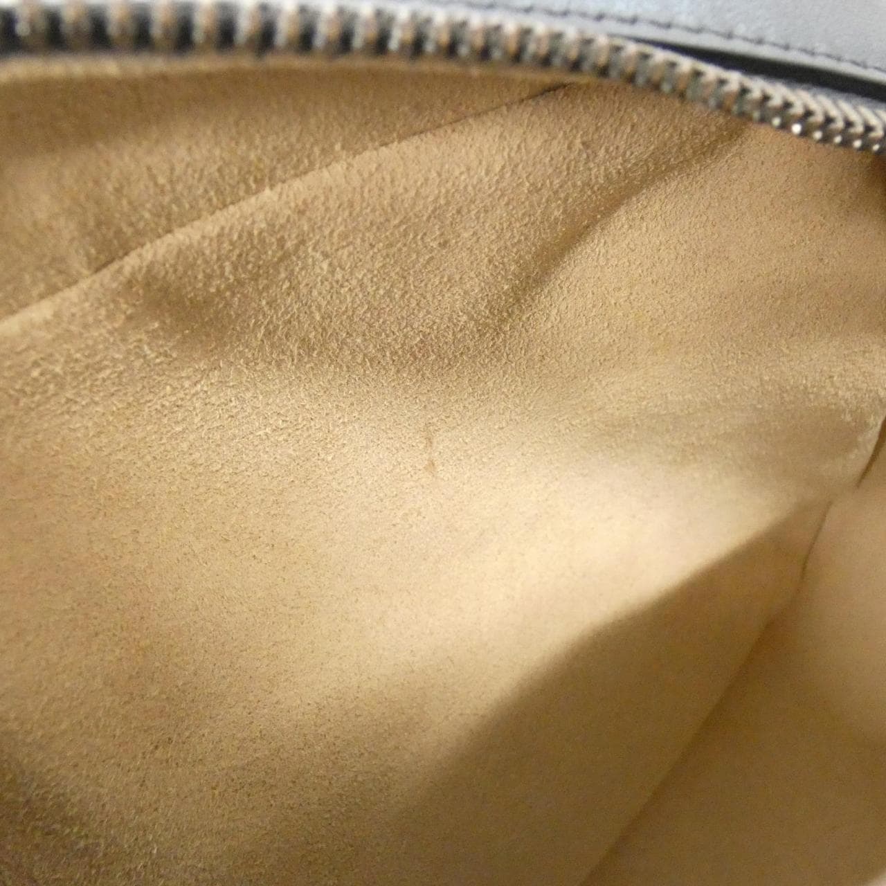 グッチ GG マーモント 447632 DTD1T ショルダーバッグ