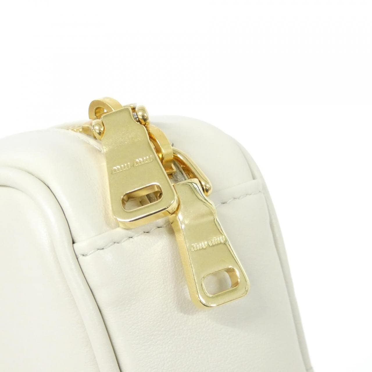 ミュウミュウ 5NR036 バッグチャーム