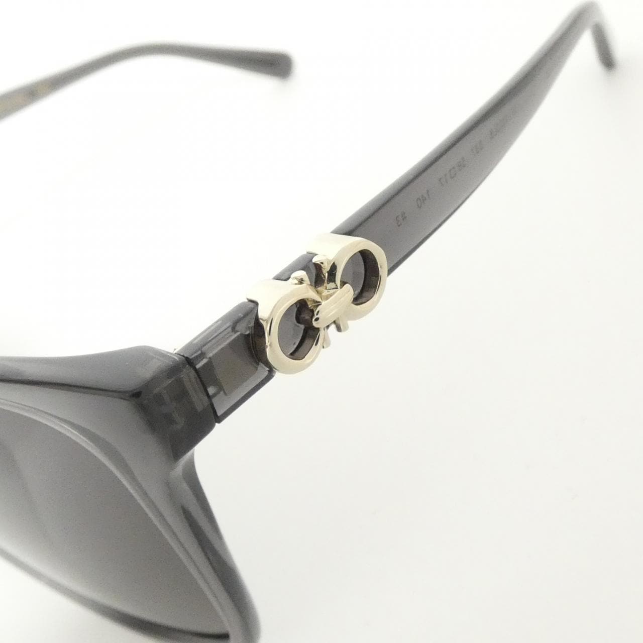 【新品】サルヴァトーレフェラガモ SF1092SLB サングラス