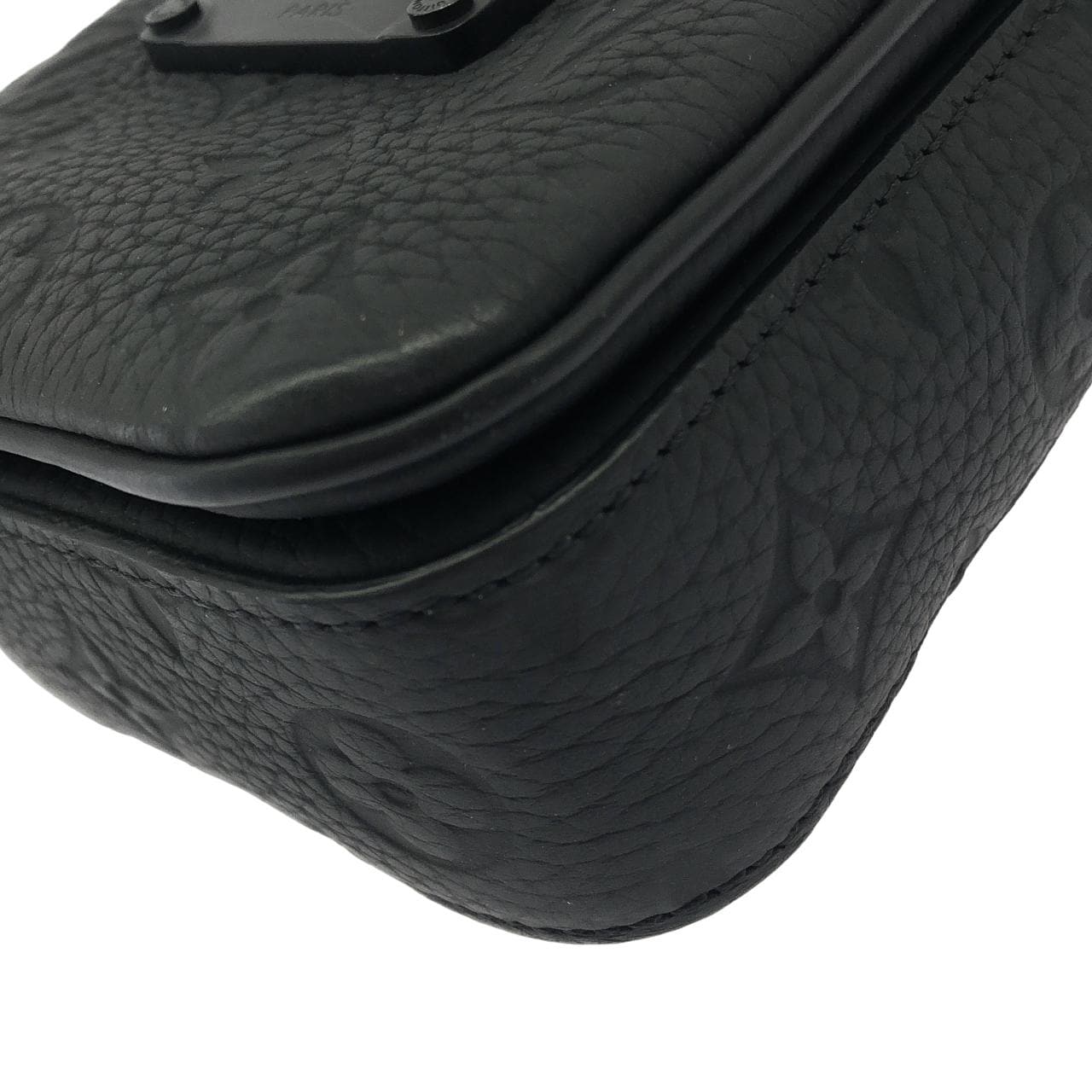 ルイヴィトン トリヨン モノグラム Sロック ヴェルティカル ウエアラブル ウォレット M81524 ショルダーバッグ