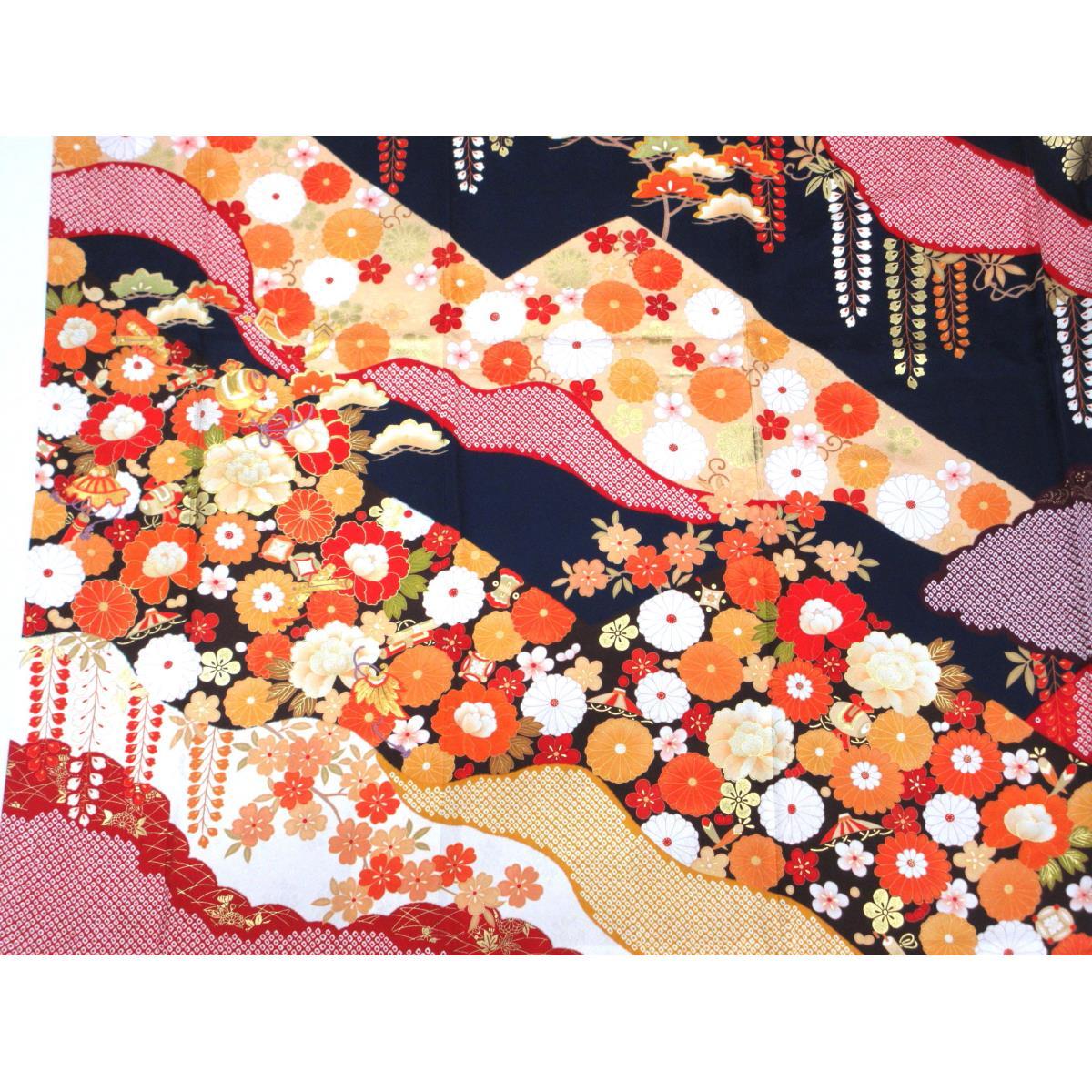 振袖　友禅金彩加工　刺繍入り