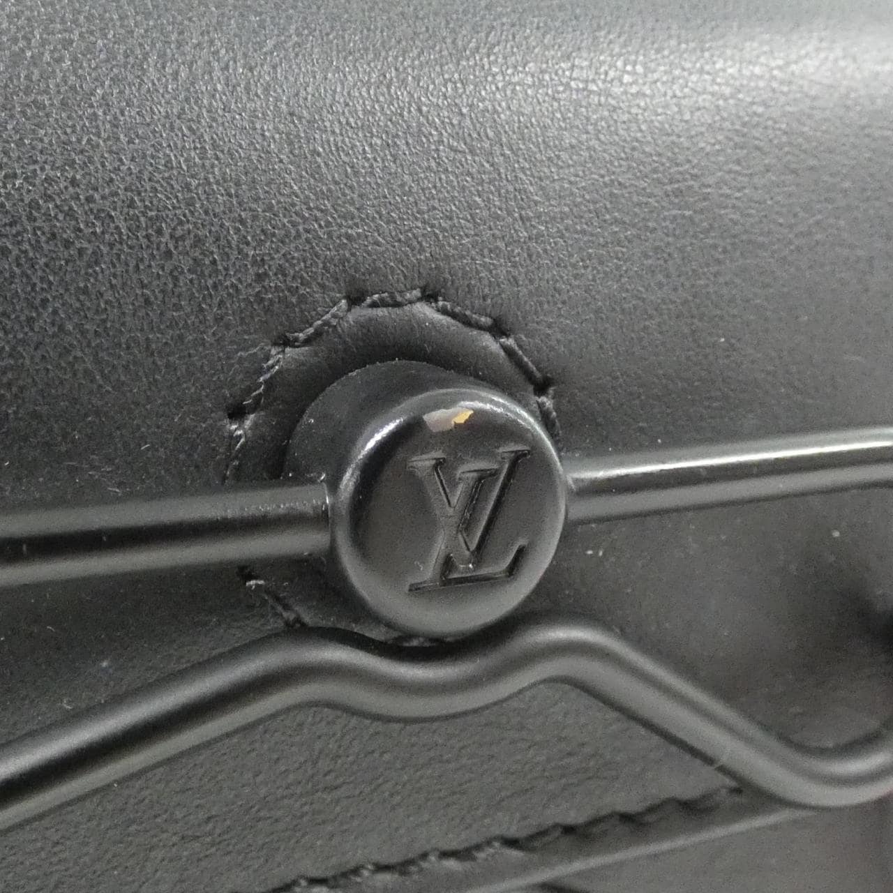LOUIS VUITTON Monogram Seal Steamer XS M58707 肩背包