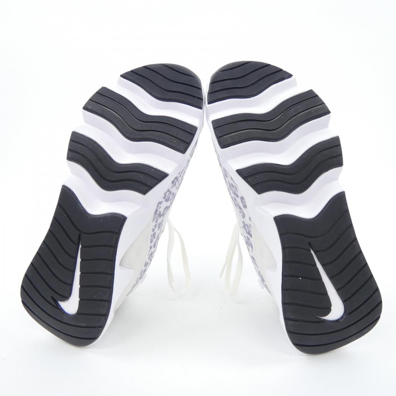 ナイキ NIKE DO2797-100 スニーカー