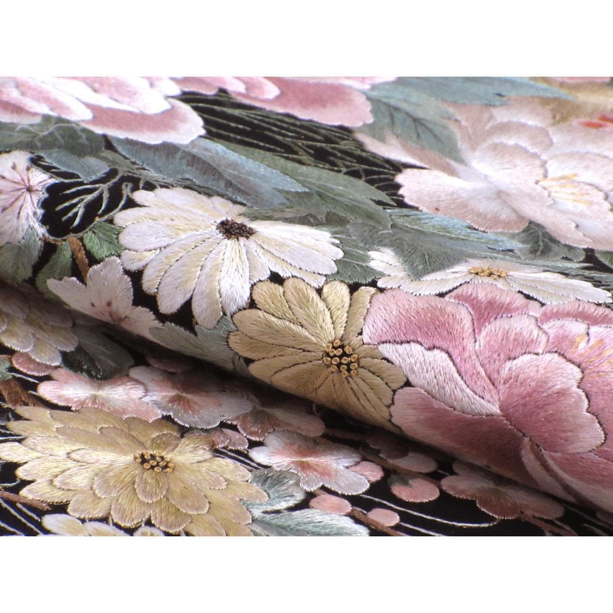 【未使用品】単衣　留袖　刺繍加工　違い鷹の羽