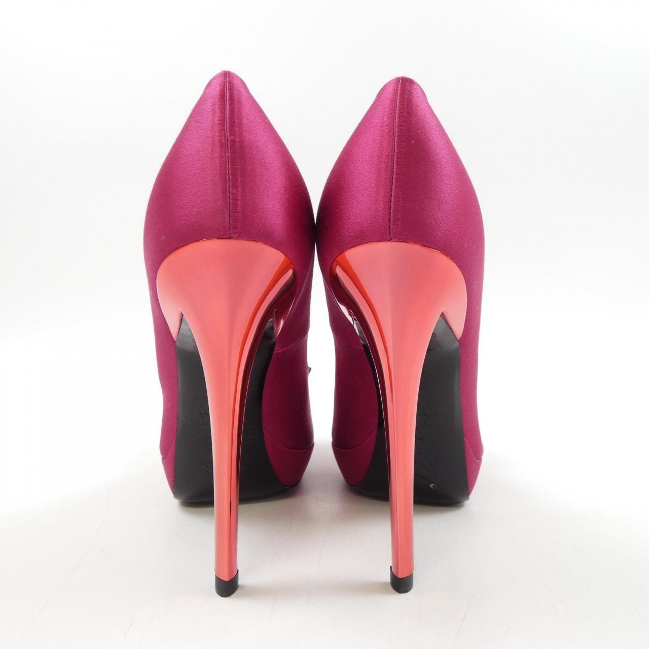 ロジェヴィヴィエ ROGER VIVIER パンプス