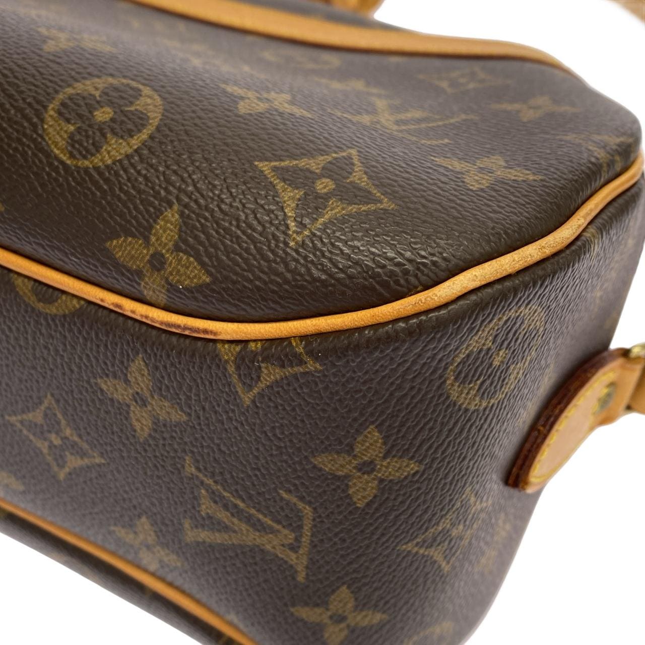 ルイヴィトン モノグラム ブロワ M51221 ショルダーバッグ
