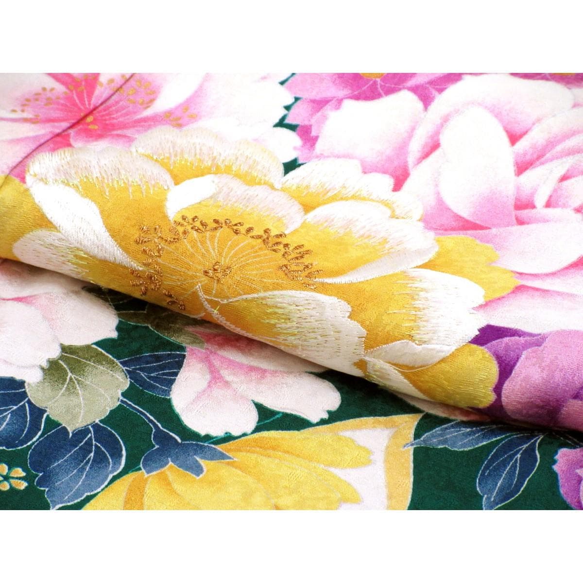 振袖　友禅金彩加工　刺繍入り