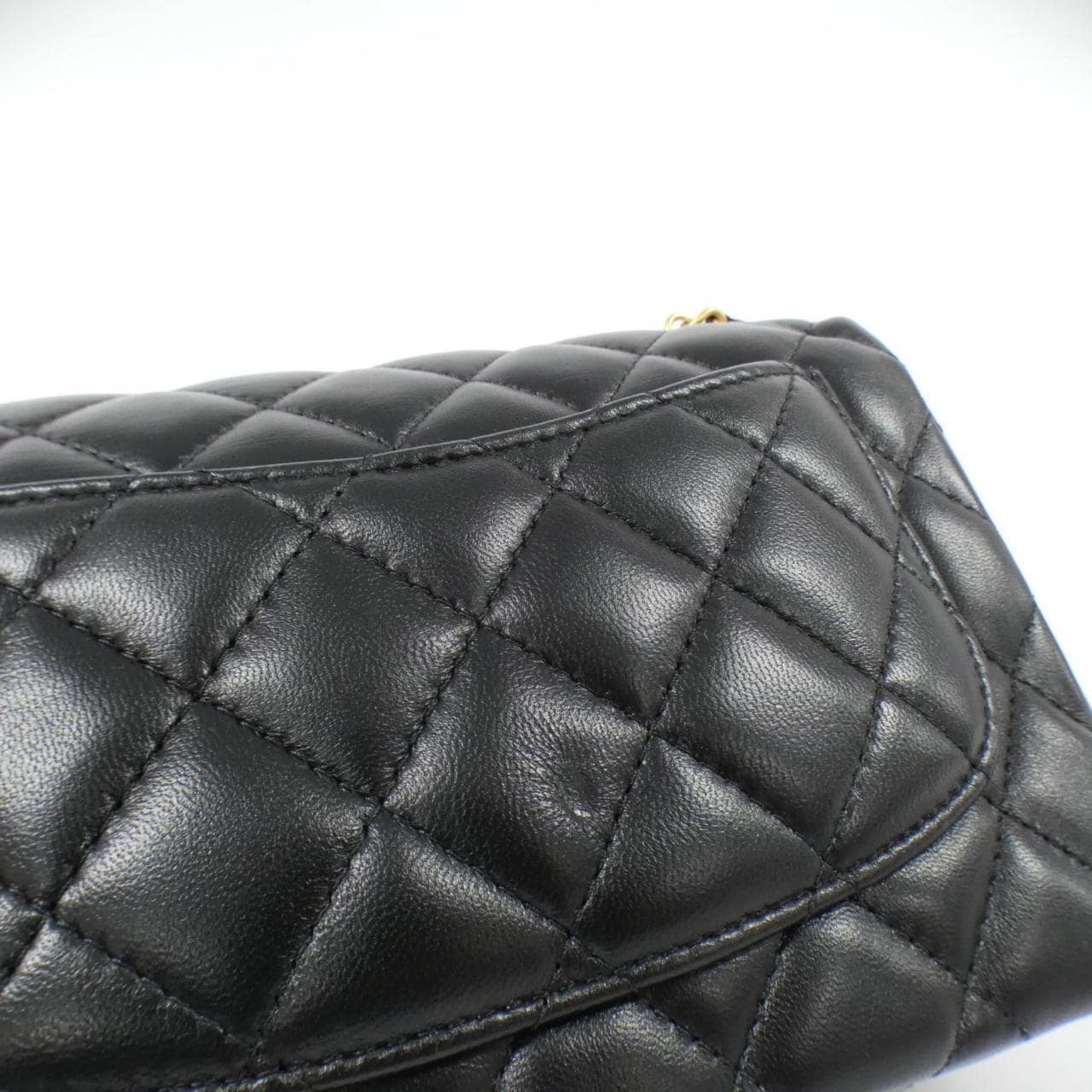 CHANEL shoulder bag