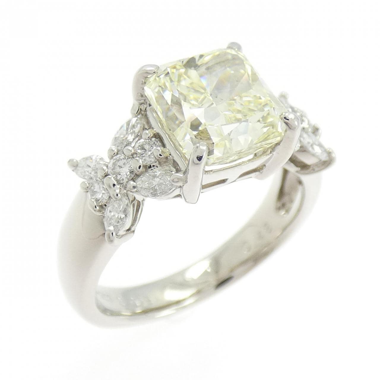 PT900 ダイヤモンド リング 3.019CT LY SI1 ファンシーカット