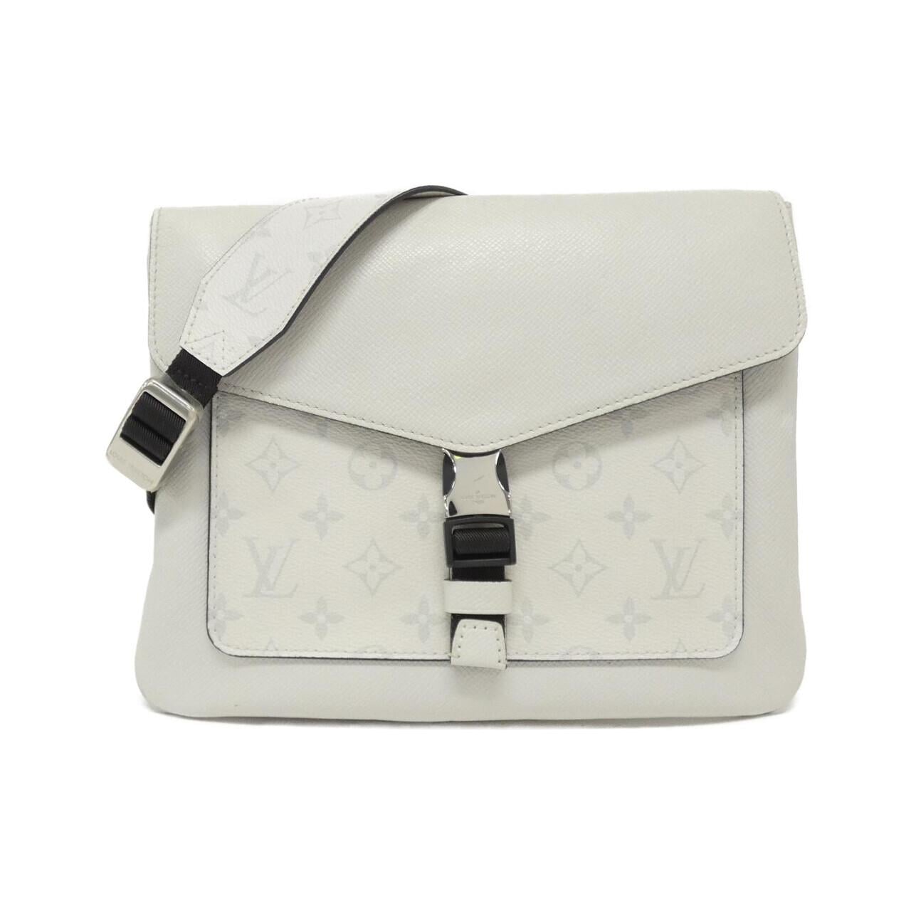 LOUIS VUITTON Taiga Llama Flap Messenger M30411 Shoulder Bag