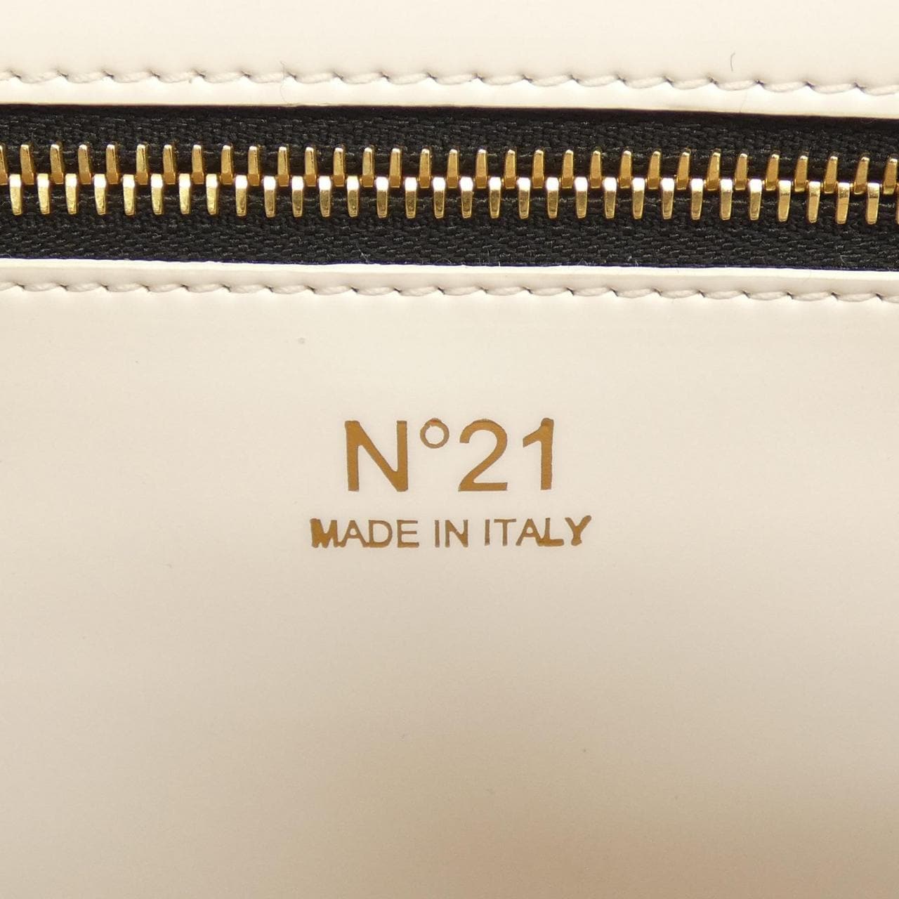 ヌメロヴェントゥーノ N°21 BAG