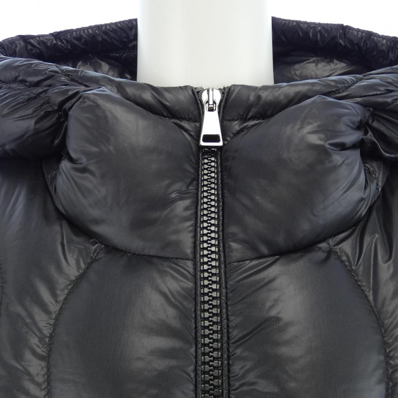 モンクレール MONCLER ダウンジャケット