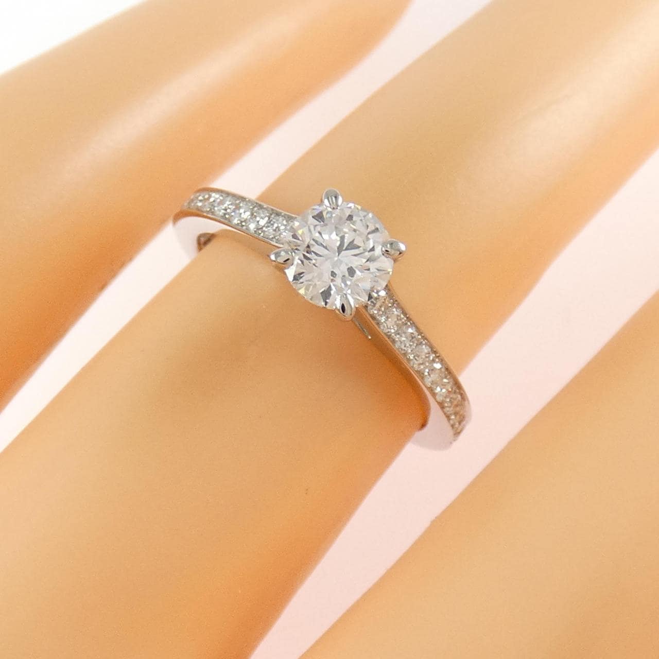 グラフ フレーム ラウンド ダイヤモンド リング 0.50CT F VS1 VG