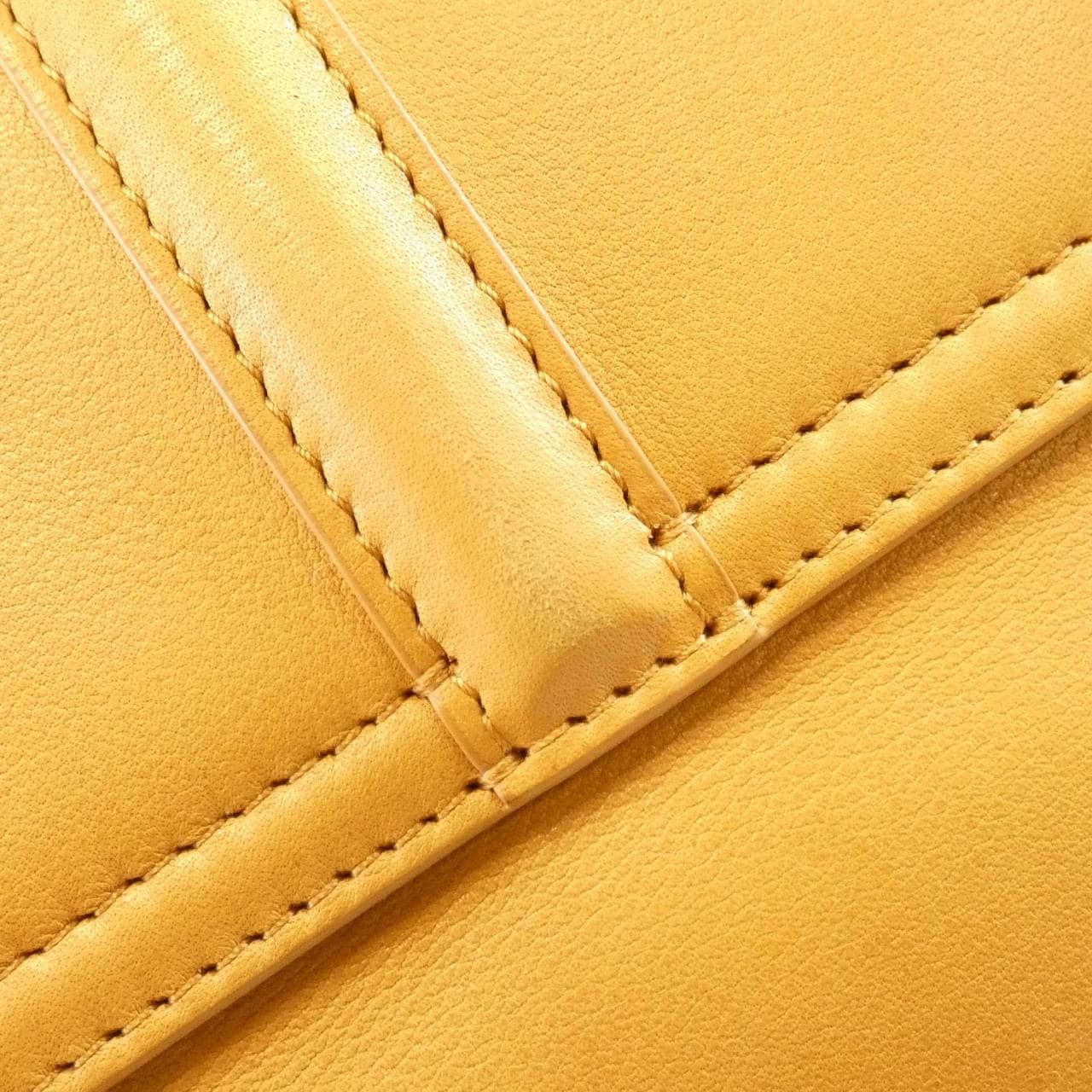 CELINE中型 Soft 16 195543CR4 肩背包