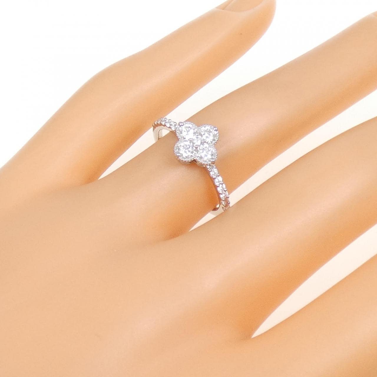 【新品】PT ダイヤモンド リング 0.364CT E SI1 VG