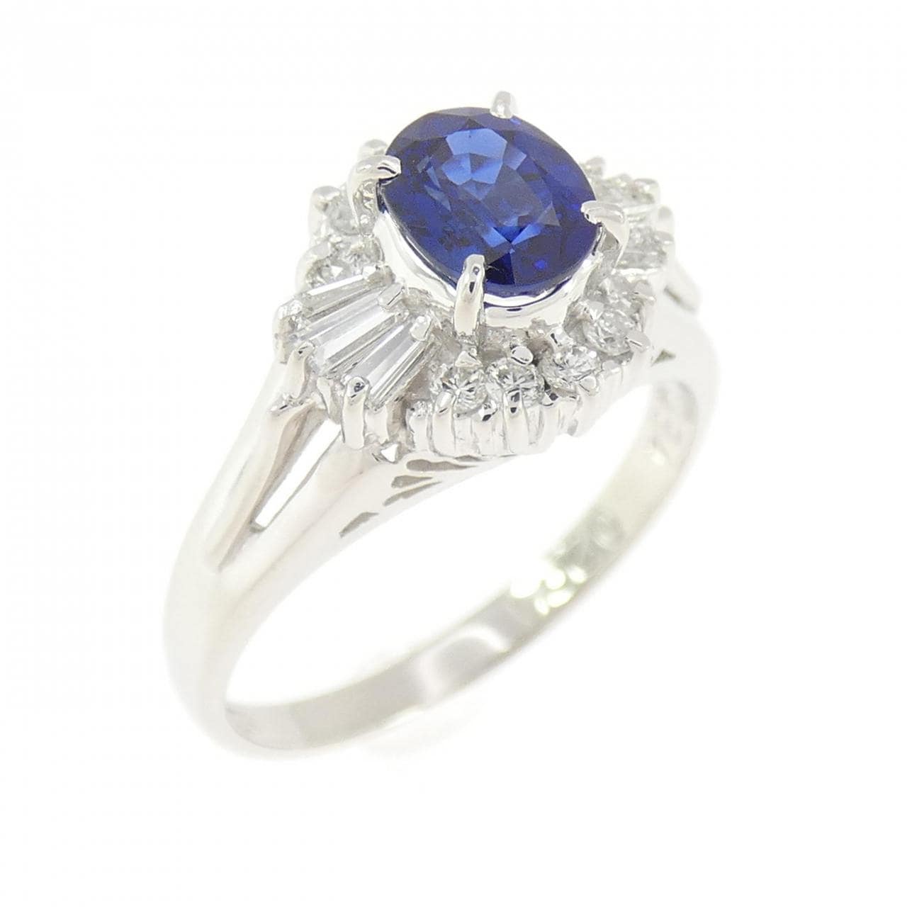 PT900 サファイヤ リング 0.84CT