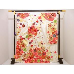 振袖　友禅金彩加工　刺繍入り