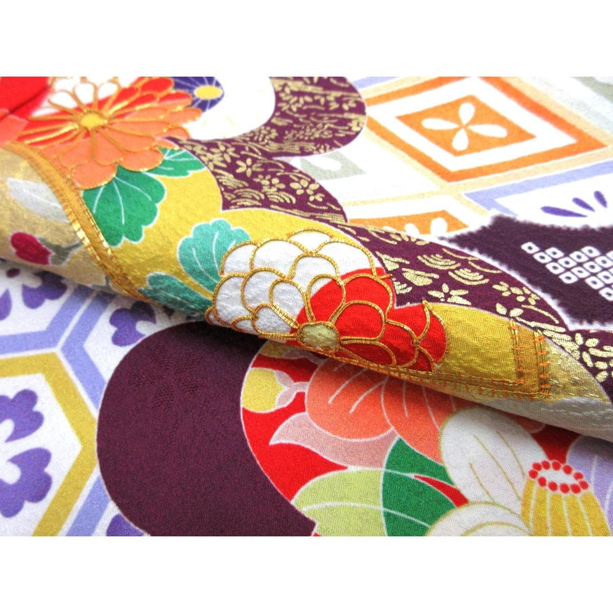 振袖　友禅金彩加工　刺繍入り