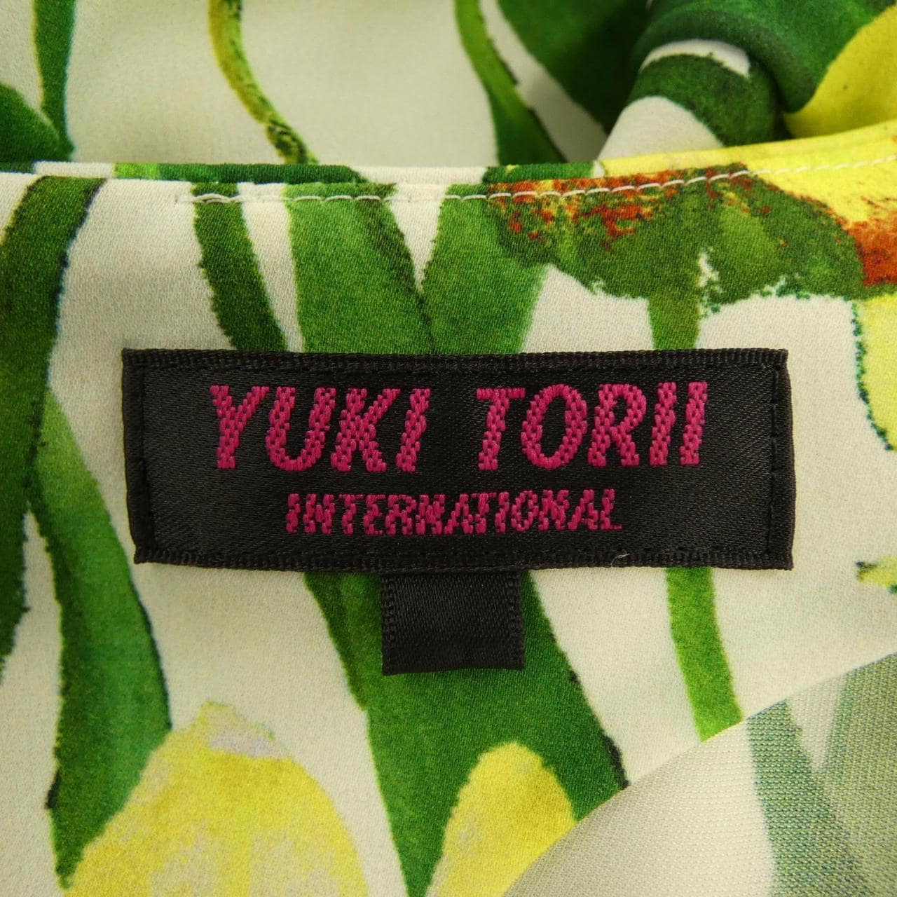 ユキトリイ YUKI TORII トップス