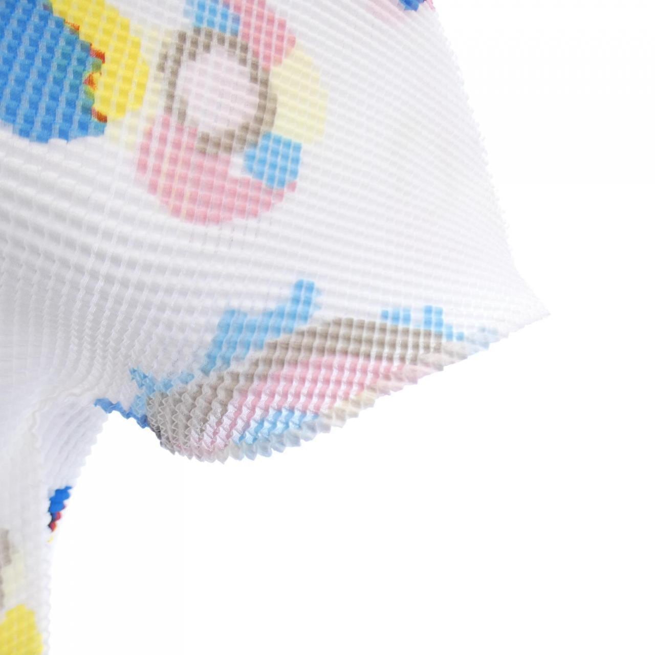 ミーイッセイミヤケ me ISSEY MIYAKE トップス
