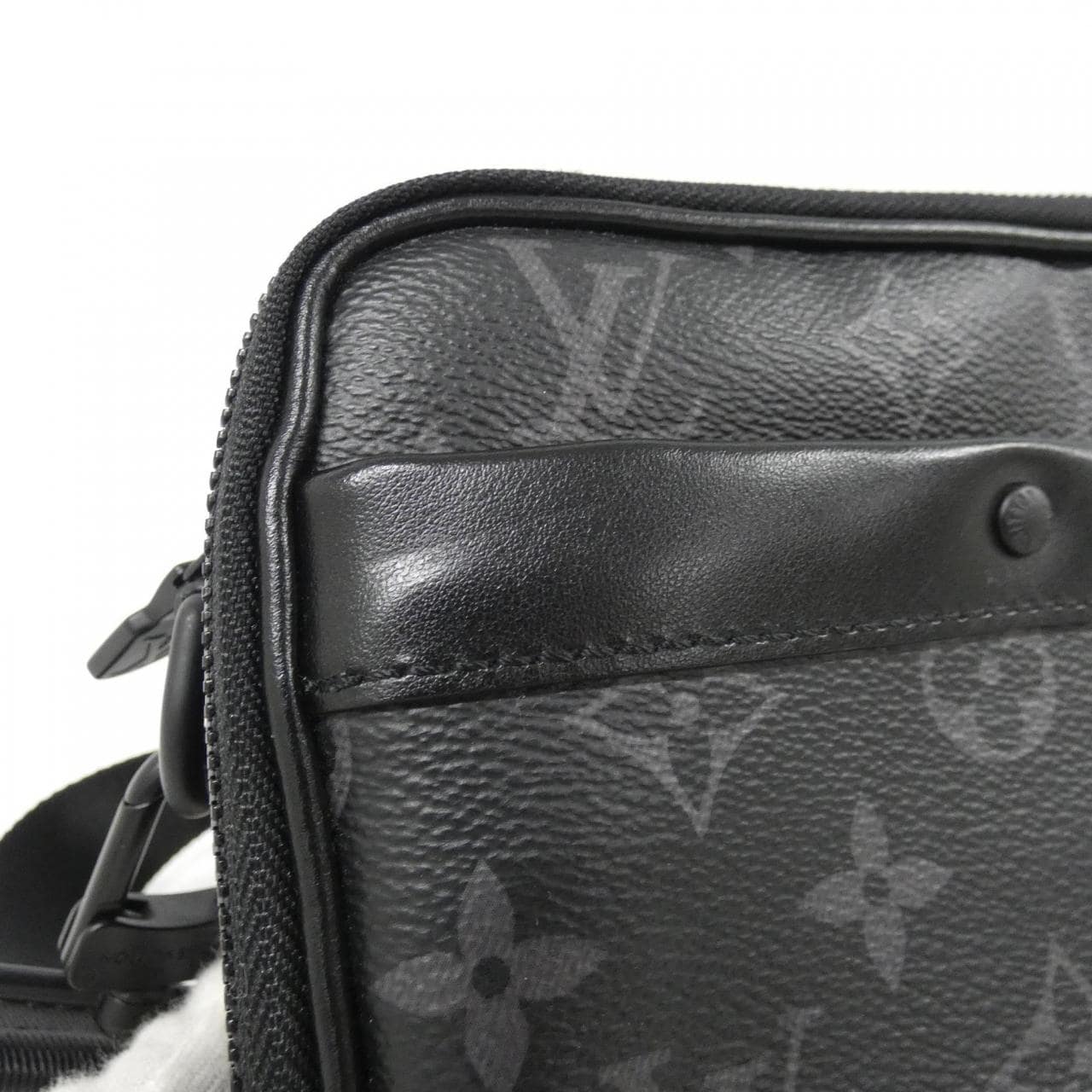 ルイヴィトン モノグラム エクリプス アルファ メッセンジャー M46955 ショルダーバッグ