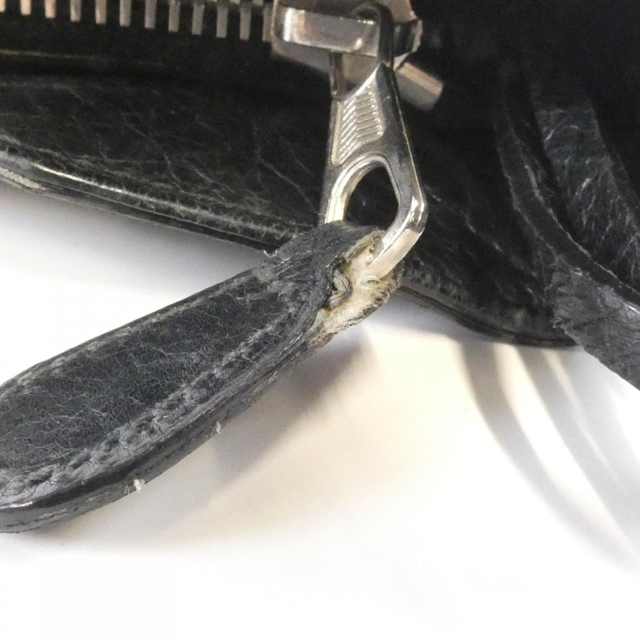 バレンシアガ ジャイアントヒップ 237203 D94IN ショルダーバッグ