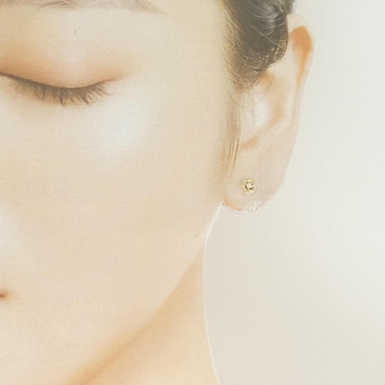 【新品】K18YG フラワー ダイヤモンド ピアス 0.028CT