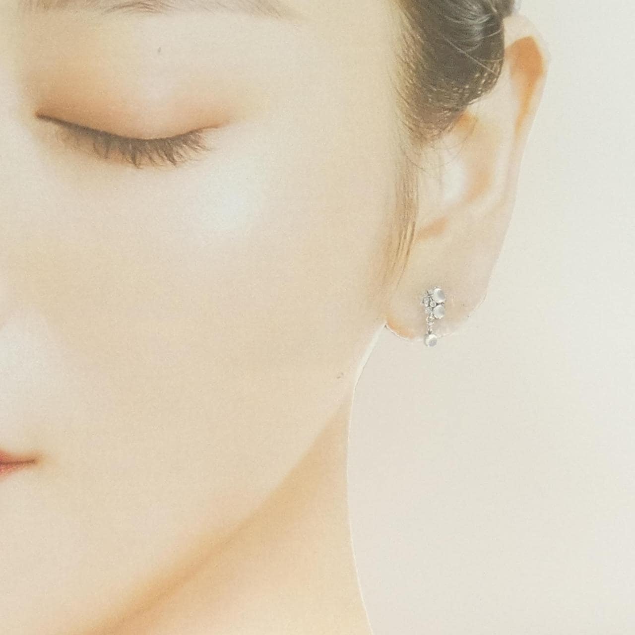 750WG/K18WG ムーンストーン ピアス