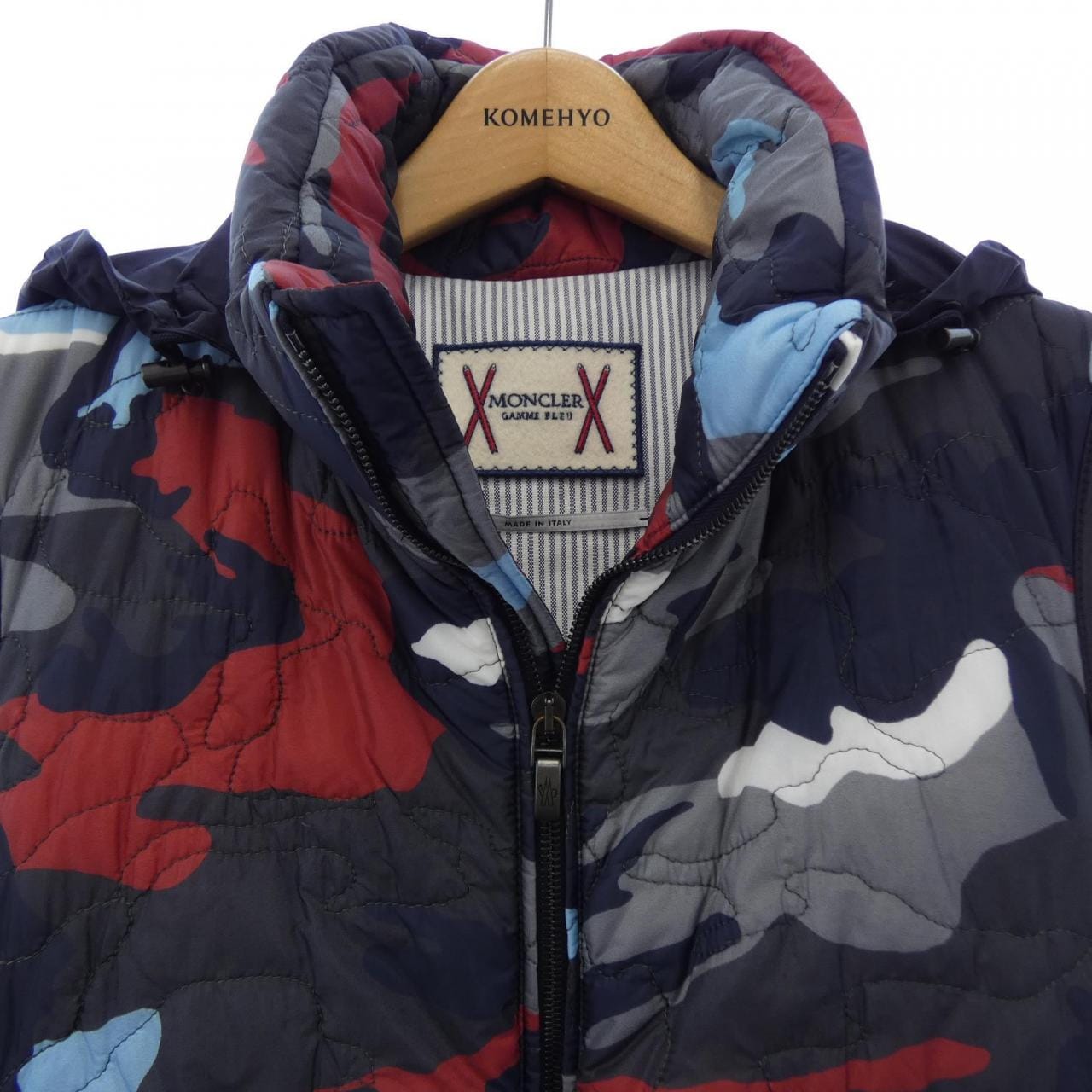 モンクレールガムブルー MONCLER GAMMEBLEU B2-391-43342-80-78815 ダウンベスト