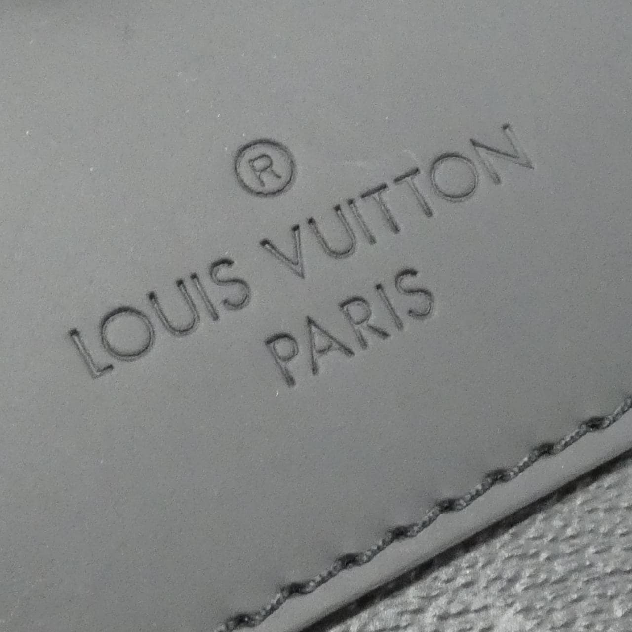 LOUIS VUITTON Monogram Eclipse Messenger Voyage PM M40511 单肩包