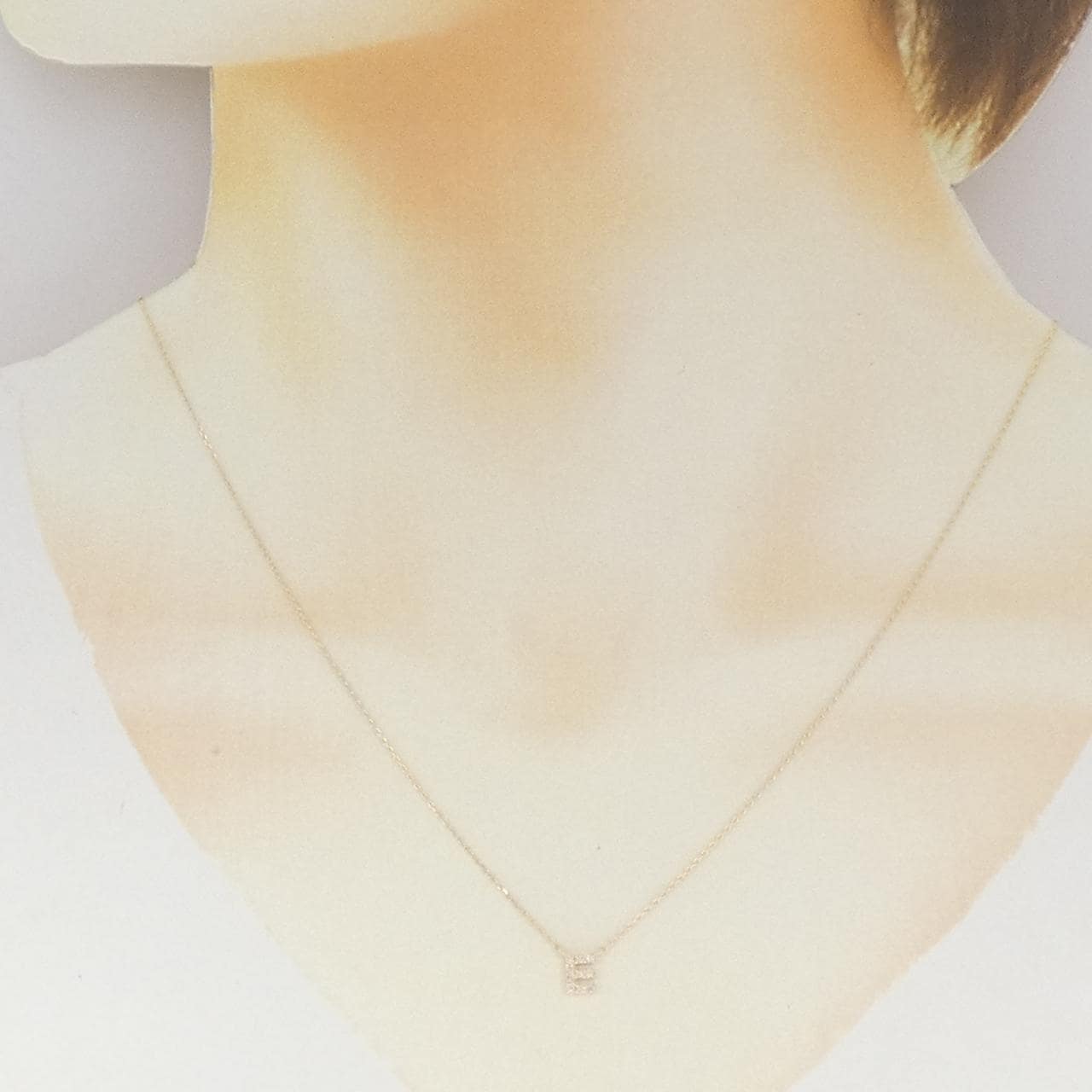 K10YG イニシャルE ダイヤモンド ネックレス 0.04CT