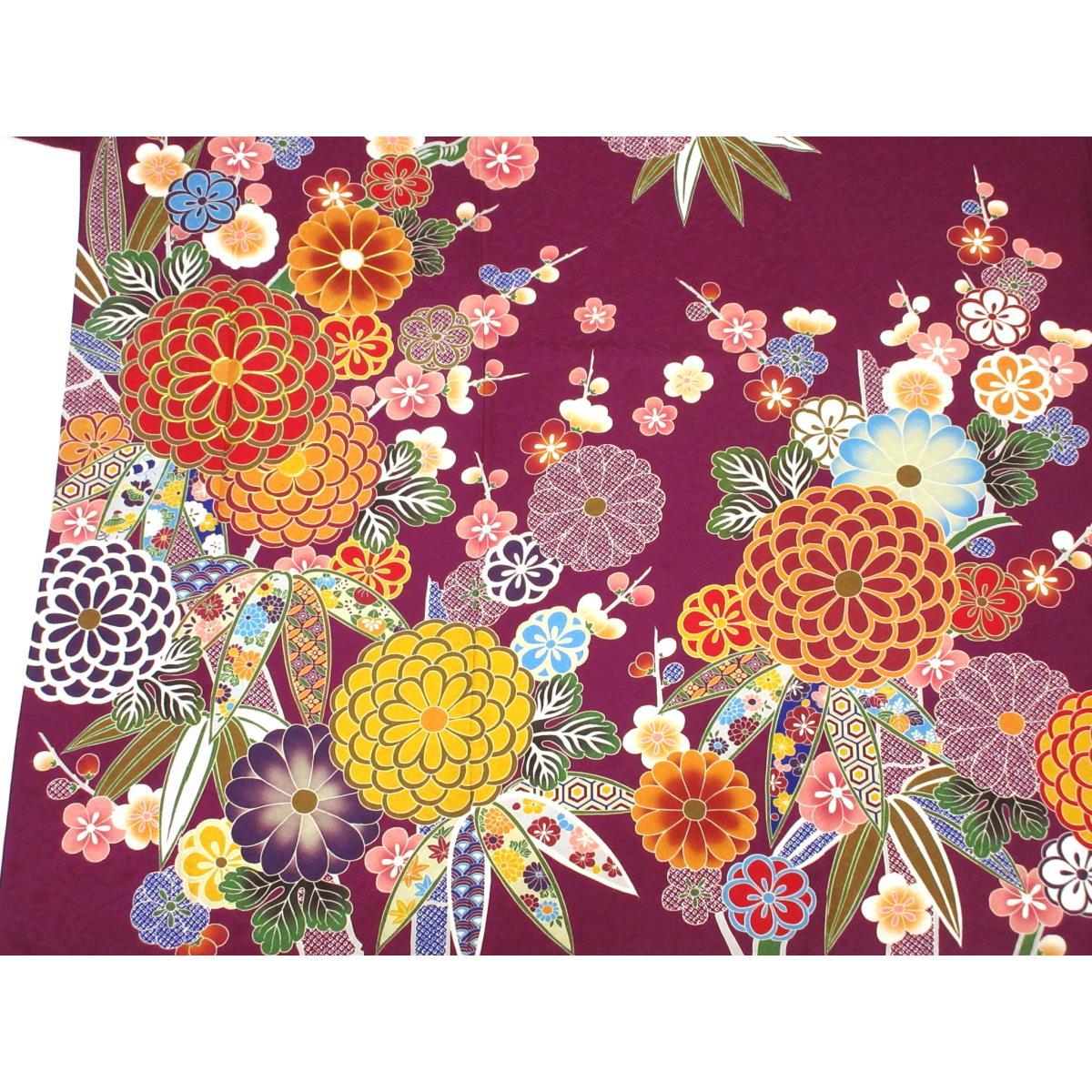 振袖　友禅加工刺繍入り