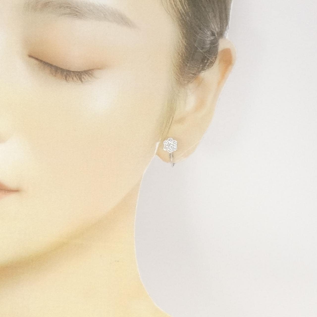 K18WG/PT 花鑽石耳夹1.02CT