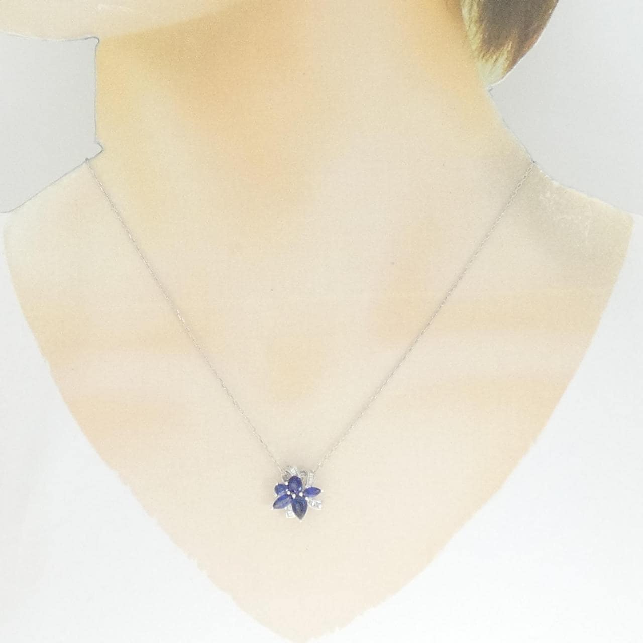 K18WG Sapphire Necklace 1.15CT