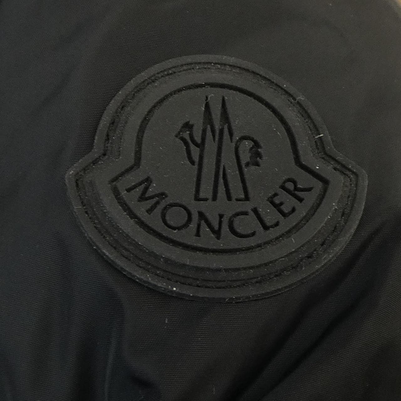 モンクレール MONCLER ダウンジャケット