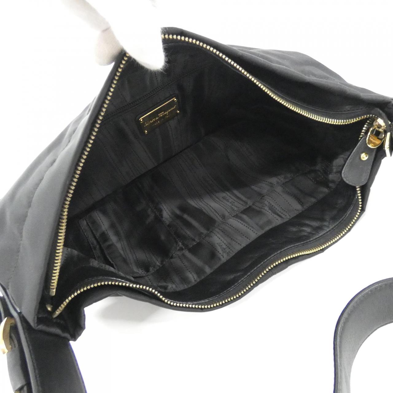 サルヴァトーレフェラガモ 21 D337 ショルダーバッグ