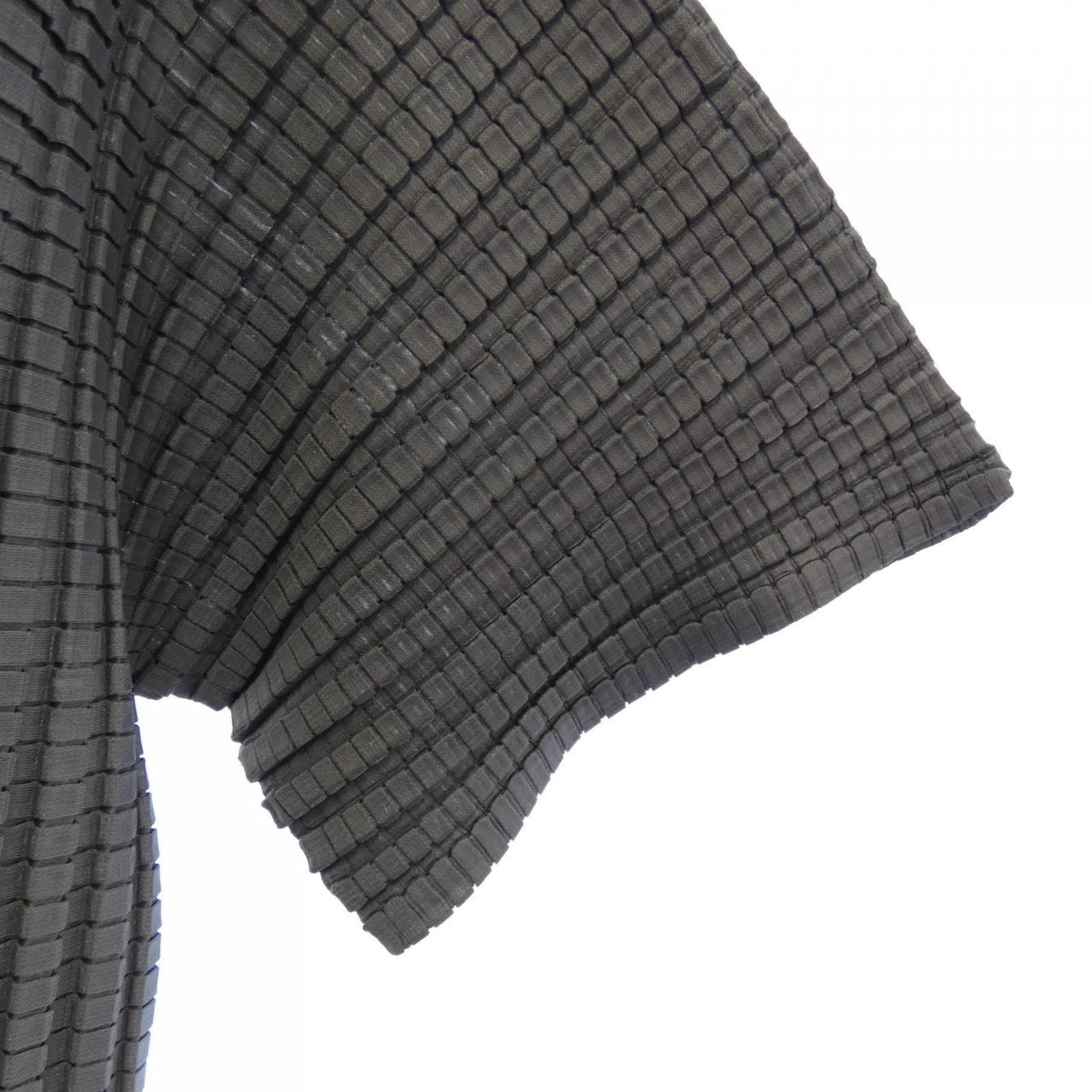 百褶PLEATS PLEASE上衣